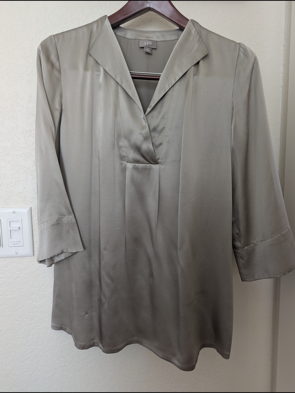 J.Jill Taupe-Grey Silk V-Neck Blouse